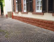 Sandsteinsockel verkleidet